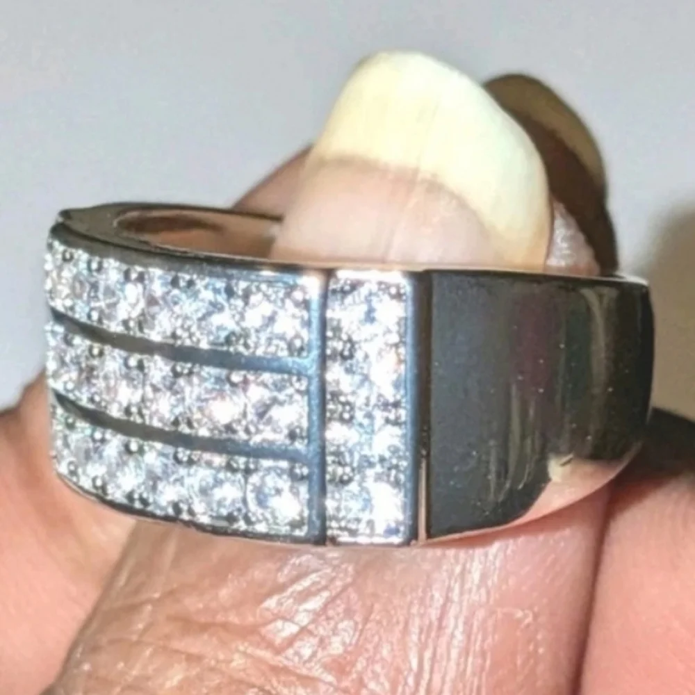 boutique stunning ring